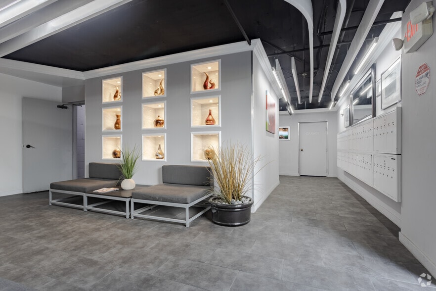 Lobby Presence - Villa De Adel