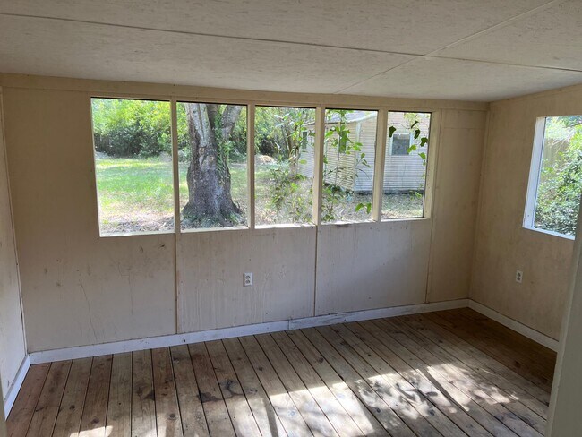 Building Photo - 203 Courtney Pl