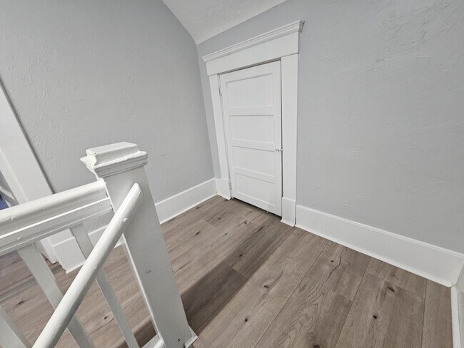 Building Photo - 1852 E 32nd St