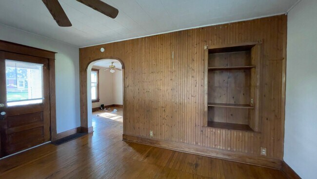 Building Photo - BATTLEGROUND... Historic 3 Bedroom 1 Bath House