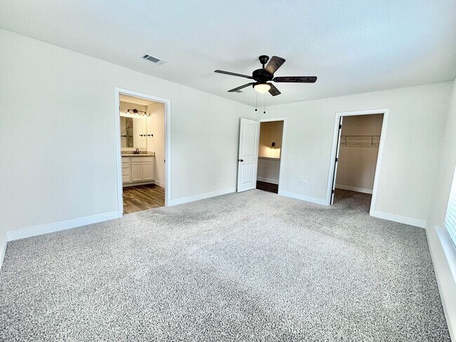 Building Photo - 5031 Peach Dr