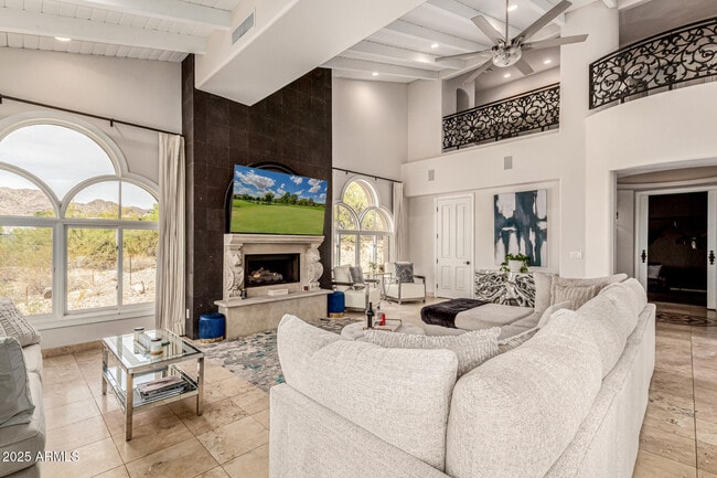 Building Photo - 6050 N Paradise View Dr