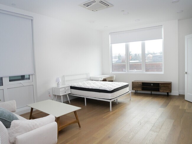 Building Photo - 38 Hichborn St