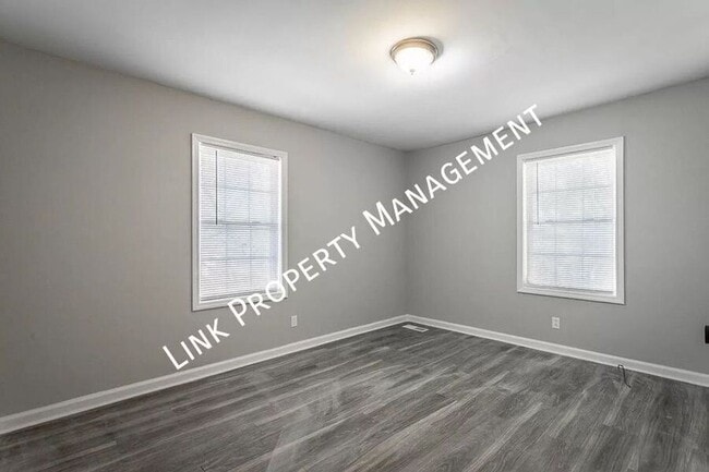 Building Photo - 2310 N Chamberlain Ave