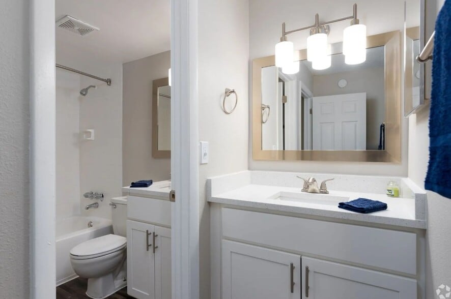 Interior Photo - Cadence Crossing