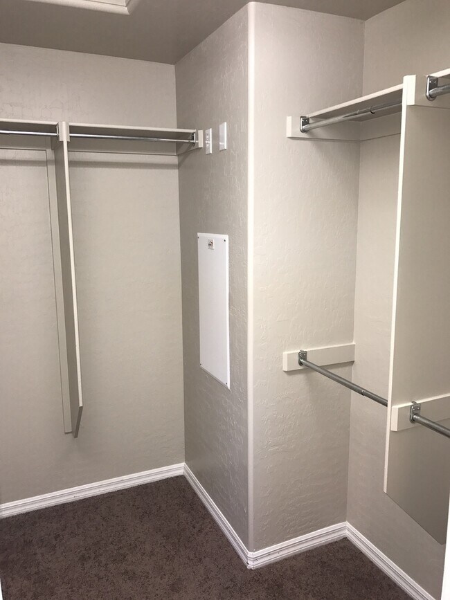 Building Photo - Coming Soon - 3 Story Town Home - Gated Community / Pool