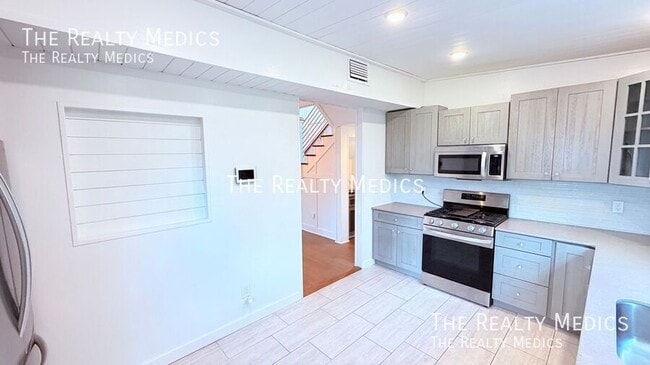 Building Photo - 502 Rio Vista Ave