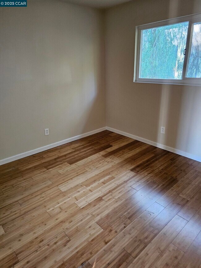 Building Photo - 2287 Cuadra Ct