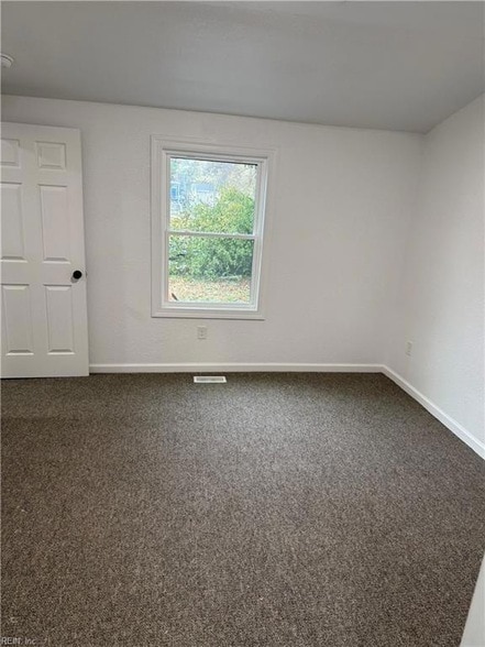 Building Photo - 1440 Lasalle Ave