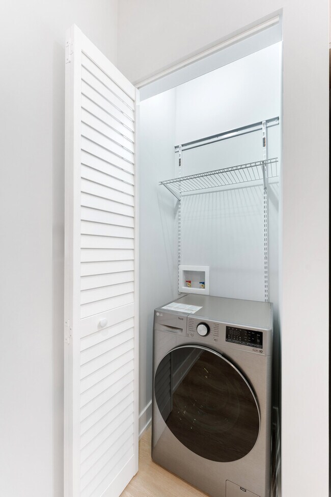 Building Photo - 1546 W Jonquil Terrace