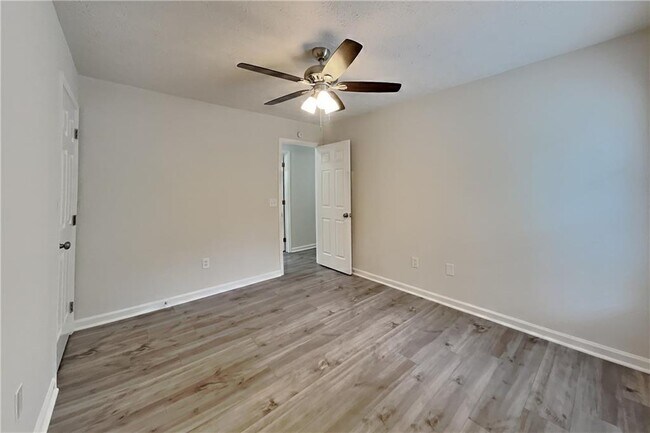 Building Photo - 2800 Alcovy River View