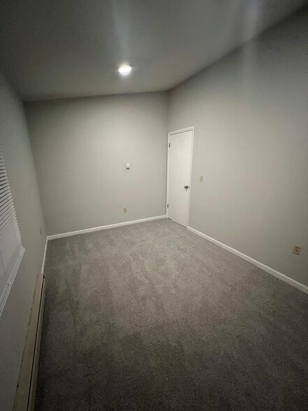 Building Photo - 507 S Bay Rd