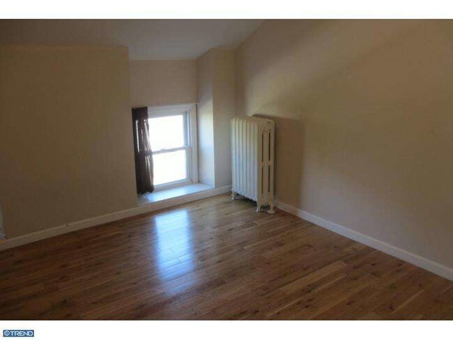 Building Photo - 373 Martin St