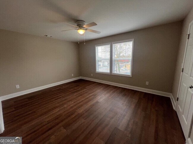 Building Photo - 1027 Park Hill Dr