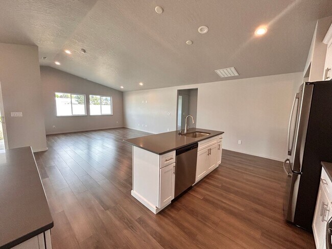 Building Photo - Stunning 3 Bed, 2 Bath Rancher in Spokane ...