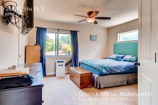 Building Photo - Burien - Rare 6 Bedroom Home Hidden Betwee...