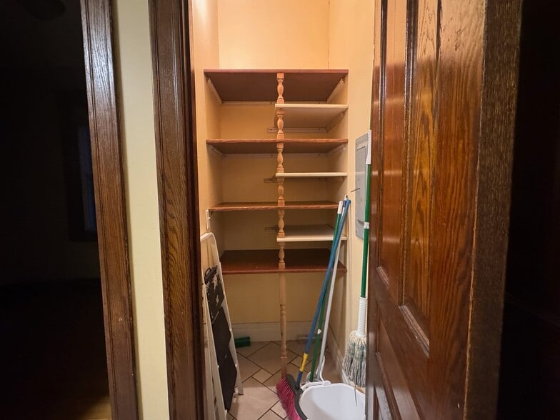 Pantry - 3248 W Evergreen Ave