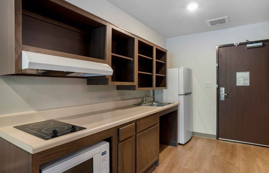 Building Photo - Furnished Studio-Wildwood