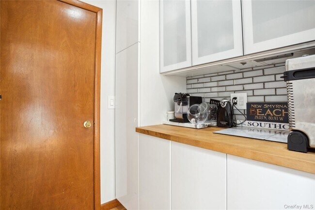 Building Photo - 425 Cedar Point Dr E