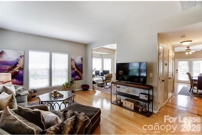 Building Photo - 4102 Christine Ln