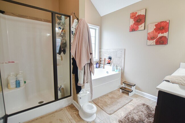 Building Photo - Pet Friendly Four Bedroom!