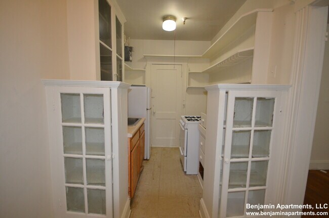 Building Photo - 235 Park Dr