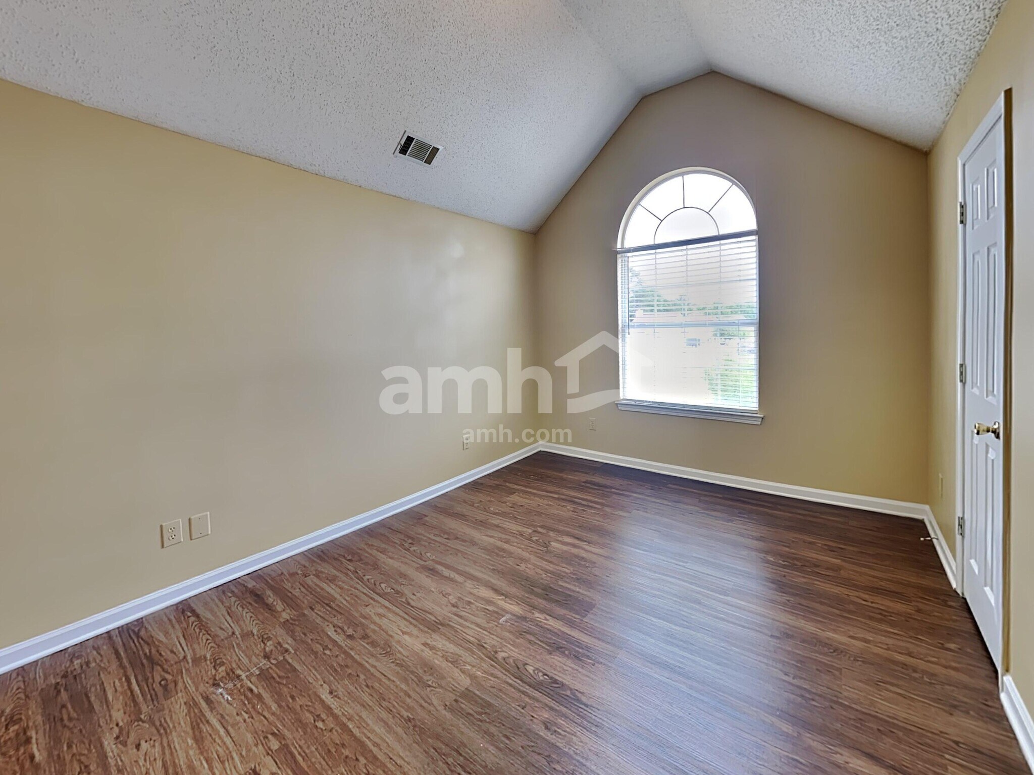 Building Photo - 1642 Village Place Cir NE