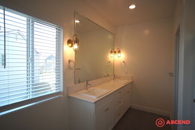 Building Photo - 4 Bedroom House in Gossamer Grove!