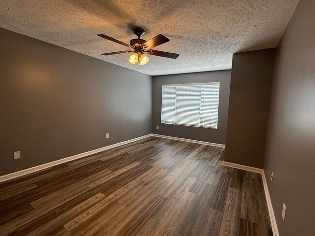 Building Photo - 3BR/2.5BA Townhome in Prime Location