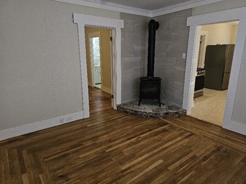 Building Photo - 412 Lincoln St