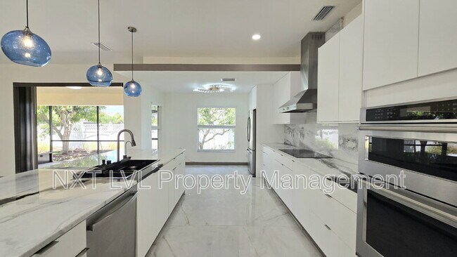 Building Photo - 511 SE 25th Terrace