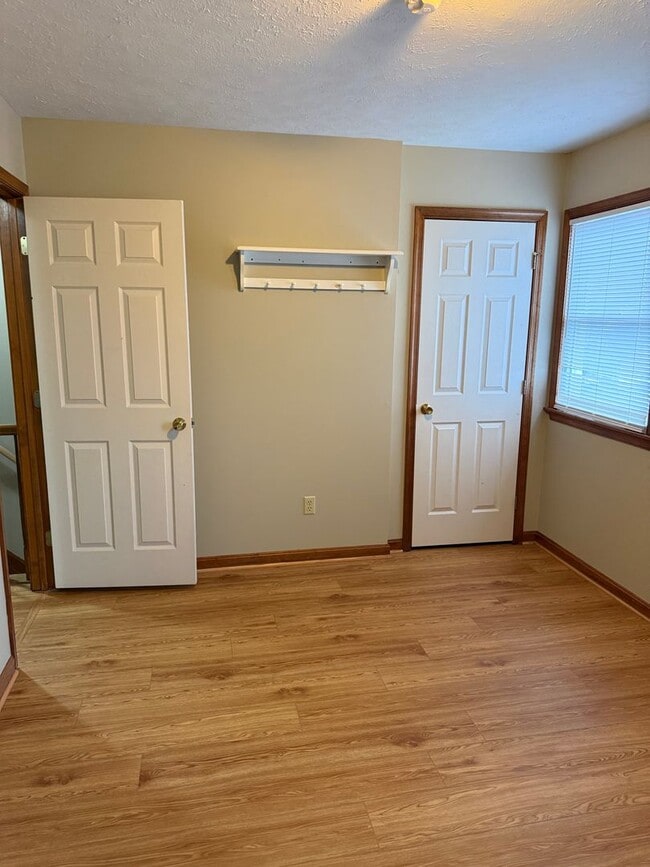 Building Photo - 1560 Buttercup Dr