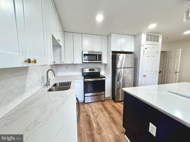 Building Photo - 597 Primus Ct