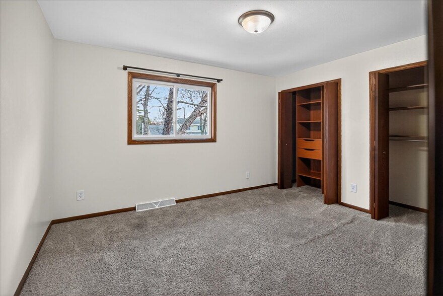 Building Photo - 1014 N Westfield Rd