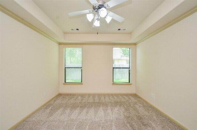 Building Photo - 11014 Sir Alex Dr
