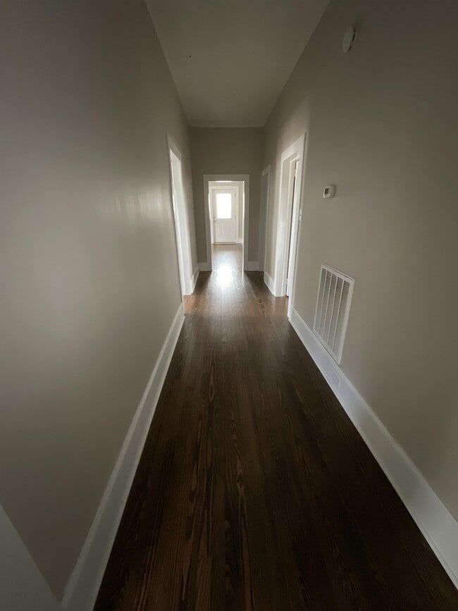 Building Photo - 603 Poplar Ave