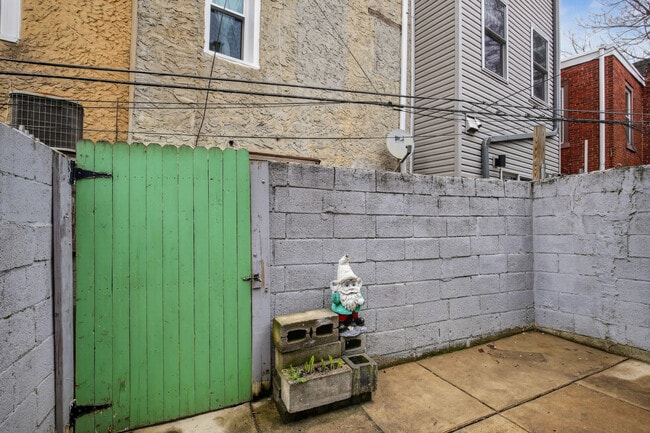 Building Photo - 419 McClellan St