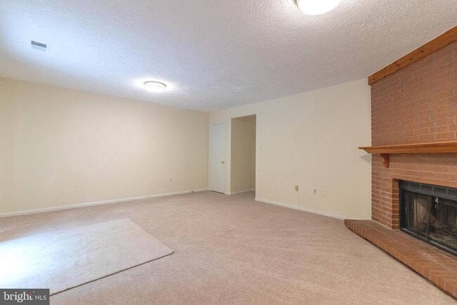 Building Photo - 4796 Gainsborough Dr