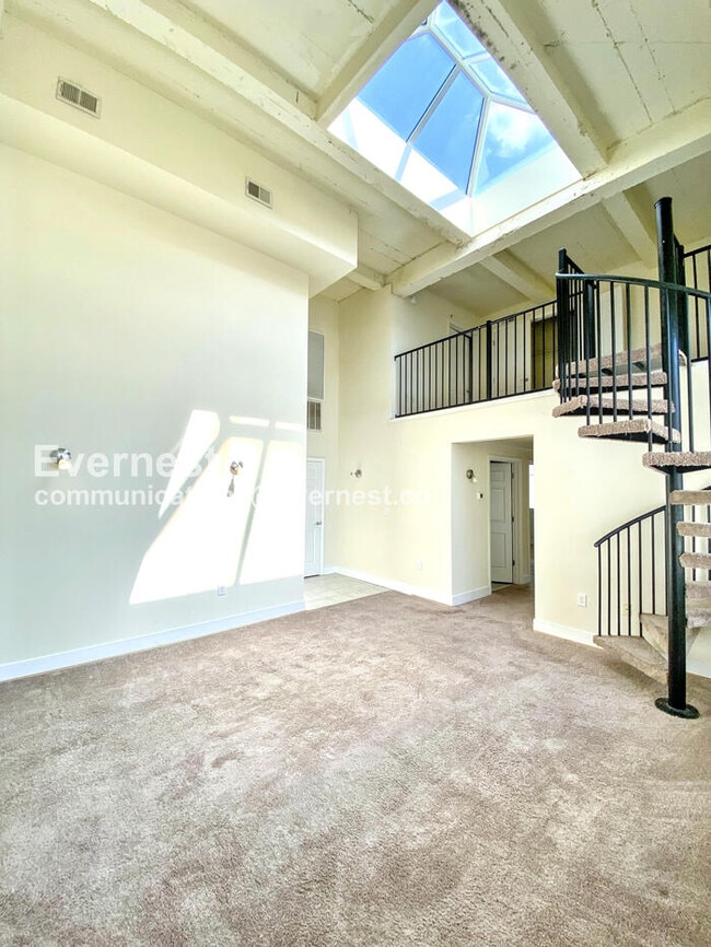 Building Photo - 525 E Grace St