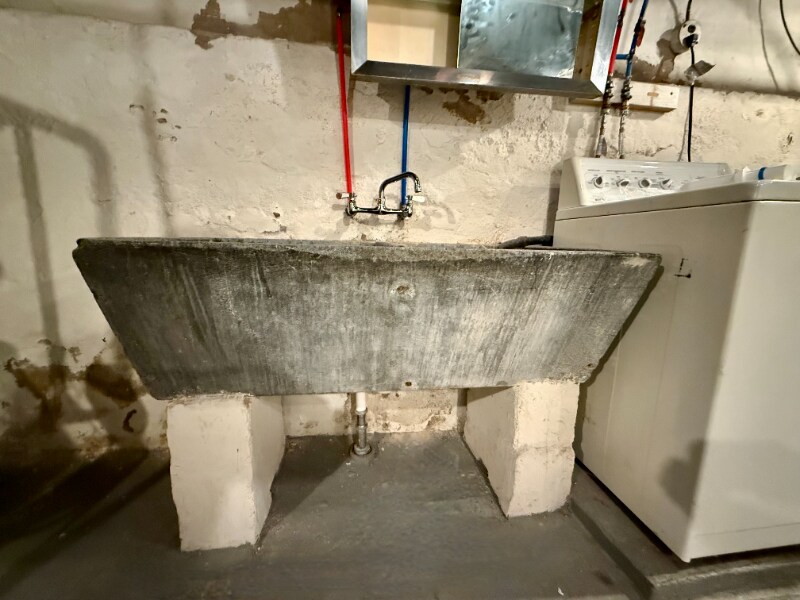 Building Photo - 2628 E Somerset St