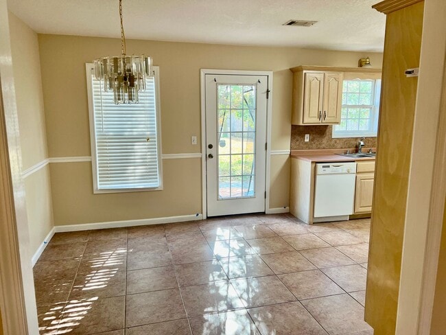 Building Photo - 5611 Prospect Rd