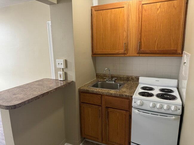 Building Photo - 7416 Harwood Ave