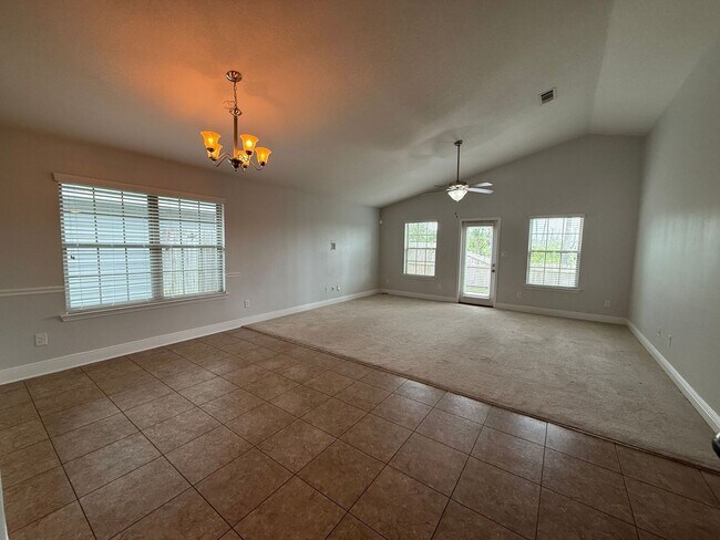 Building Photo - Pensacola - Weatherstone - 4 bedroom, 2 bathroom - w/ lawn care included