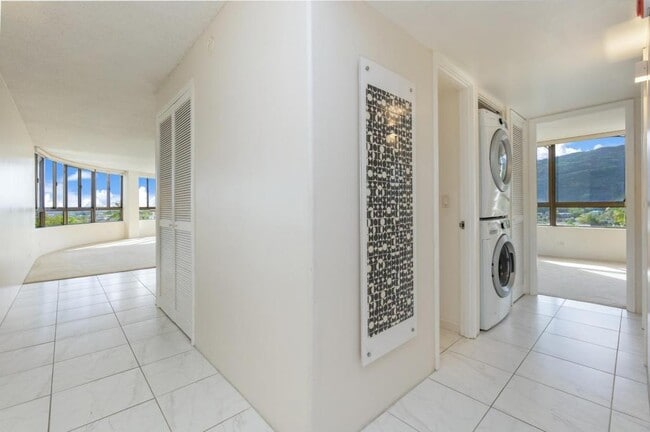 Building Photo - 6770 Hawaii Kai Dr