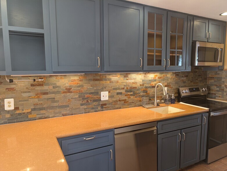 Building Photo - 821 Shoshone Pl