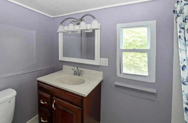 Building Photo - 412 Lombardy St