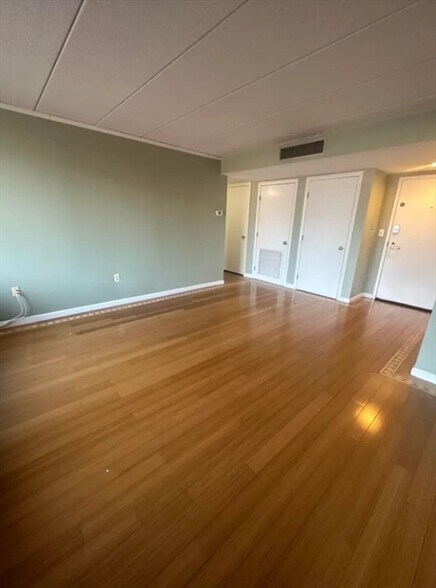 Building Photo - 85 Brainerd Rd