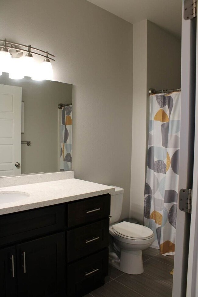 Building Photo - Beautiful Wollochet Bay 3-Bedroom Town Home