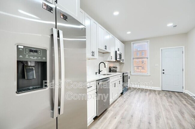 Building Photo - 2116 E Hoffman St