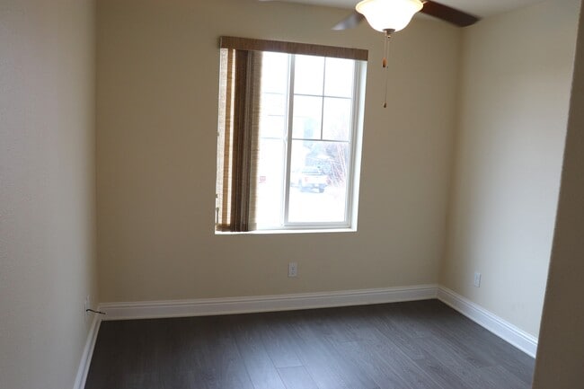 Building Photo - 864 Pinewood Ave